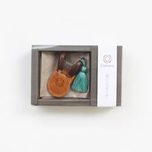 Awaji Kawara Magnetic Needle Minder with Polisher, Green – Brooklyn  Haberdashery
